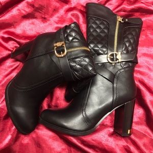 Beautiful and luxurious Brand new país of boots.